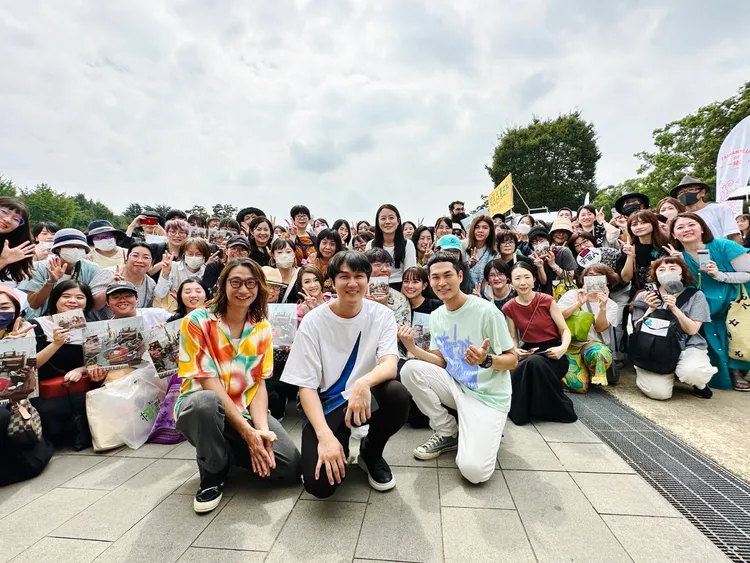 宇宙人東京簽名會，吸引滿滿人潮。相信音樂提供