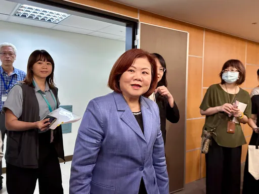 基本工资涨多少? 许铭春:保障劳工基本生活购买力