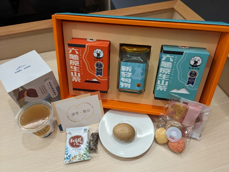 勞動部提供給基本工資審議委員的茶點。勞動部提供