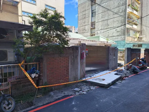 新北老屋整修傳工安意外　水泥屋簷滑落壓傷1工人