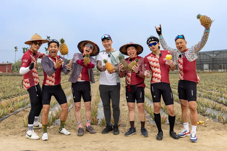 周予天（左起）、柯有倫、哈林、郭泓志、卜學亮、張庭瑚、彭小刀。好看娛樂提供