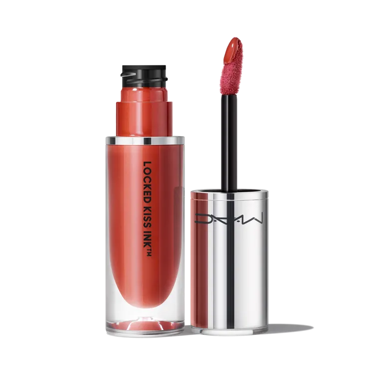 M.A.C超鎖吻霧感唇釉#66赤裸棕，1180元。品牌提供