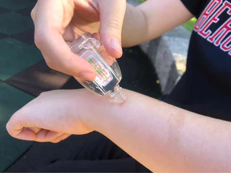 衛生局表示，若出現登革熱相關症狀應立即就醫。取自Dcard