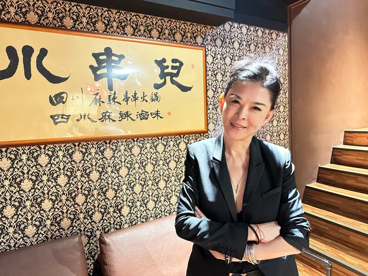 孫筱渥多年前獨自一人前往四川拜師學藝。業者提供