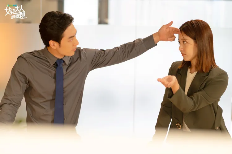 黃薇渟（右）和管麟拍出好默契。衛視原創提供