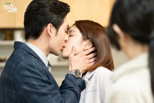 管麟吻黃薇渟好投入 導演若不喊卡「會親個沒完沒了」