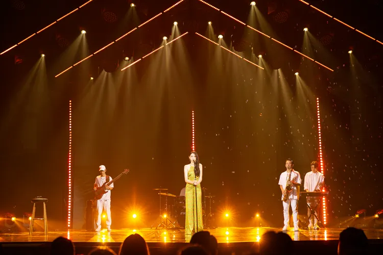 蘭在慢歌環節SOLO獨挑大樑，好歌喉驚豔全場。踢帕娛樂提供