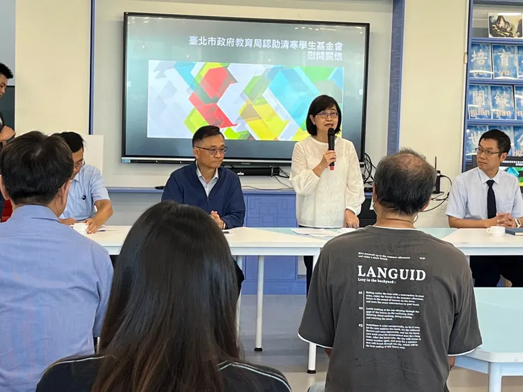 林奕華下午到大直國小慰問訪視。林奕華辦公室提供