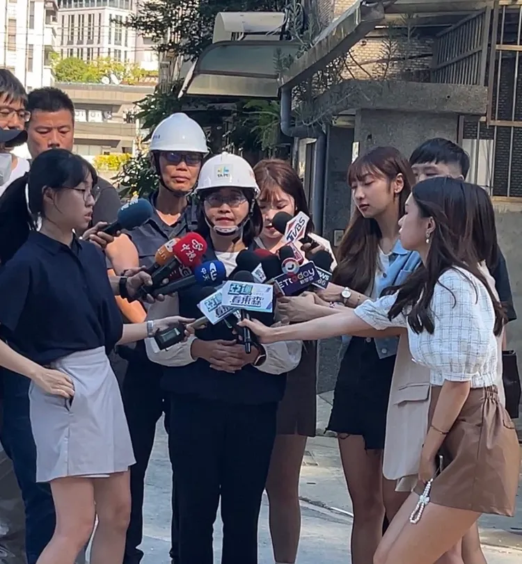 林奕華下午到受災視察受訪。林奕華辦公室提供