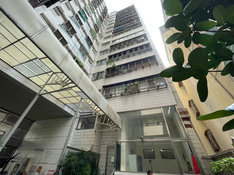 高雄苓雅區某大樓傳出駭人凶殺案。讀者提供