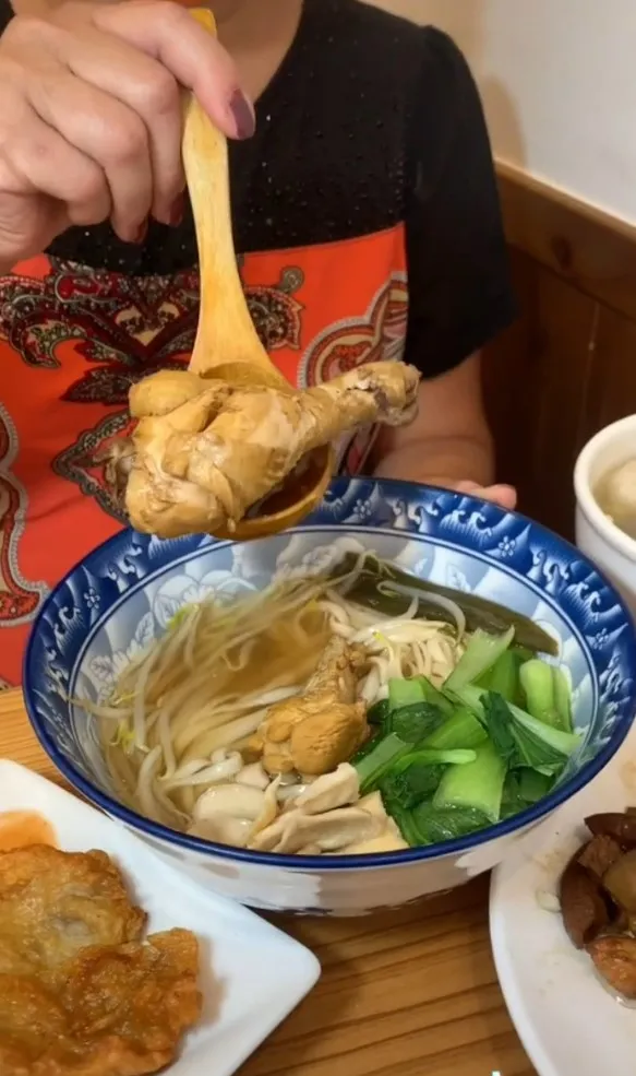 平价美食古早味，王哥阳春面位在高雄市前金区。TikTok@pkfoodie182 / IG：pkfoodie182 提供