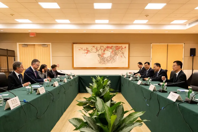 美國派出國務卿布林肯（左列）與相當於「副總統級」的韓正（右列）對談。路透社