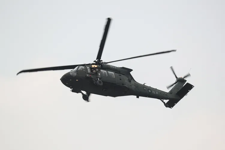 UH-60M黑鷹直升機執行地空整體作戰操演。軍聞社提供