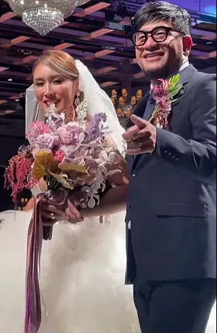 張震嶽與小涵補辦婚禮。