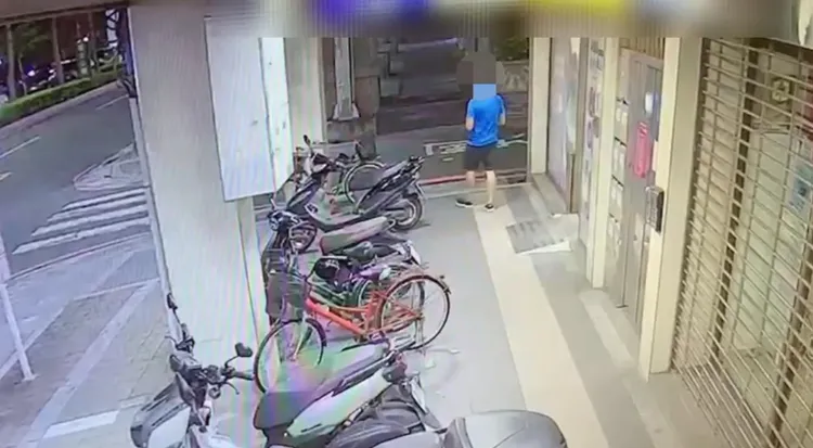 車手提領時被警方辨識出身分。翻攝畫面