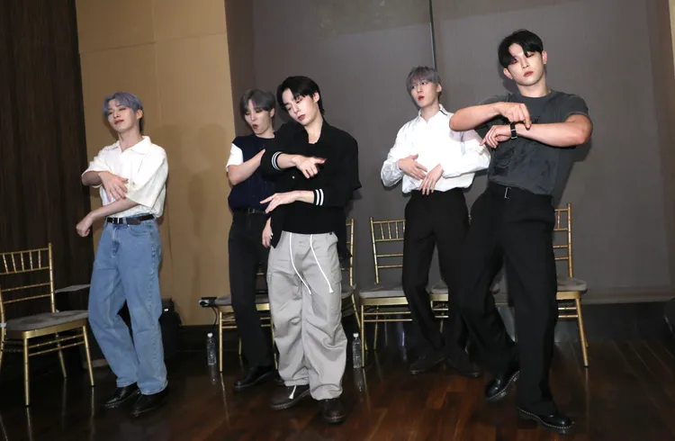 ONEUS小跳了一段《ERASE ME》。攝影中心攝