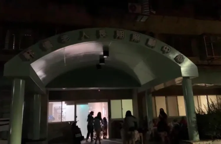 該大樓一樓為長照中心。翻攝畫面