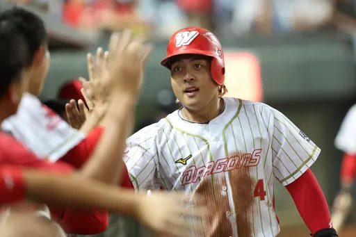 吉力吉撈首扛第1棒轟出關鍵三壘安打 助味全龍中止3連敗