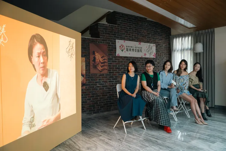 記者會上播放杜蕾演員媽媽柯淑勤觀後受訪影片。完美咪咪劇組提供
