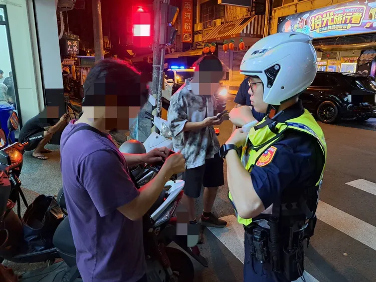 2人酒測值均超標。民眾提供