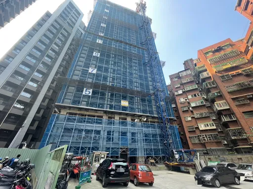 板橋驚傳意外!女工人電梯井4F急墜B2 送醫搶救不治