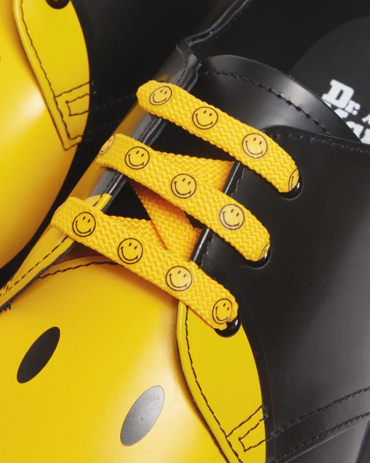 黃色鞋帶上也印有黃色笑臉。品牌提供