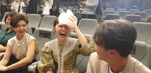 Lulu金鐘雙入圍爆意外！ 頭撞欄杆還彈開　「現在心情就是頭很痛」