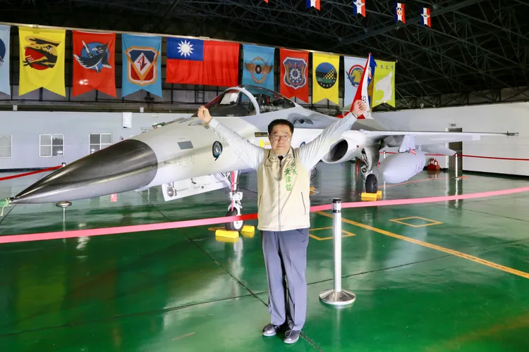 晚會舞臺週邊將展示國軍戰機。市府提供