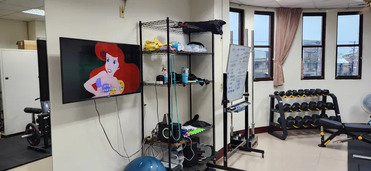 賴俊儒臉書最後的發文，停留在述說學長們強壯溫柔秘訣是觀賞《小美人魚》，所以才有消防少女心。翻攝自賴俊儒臉書