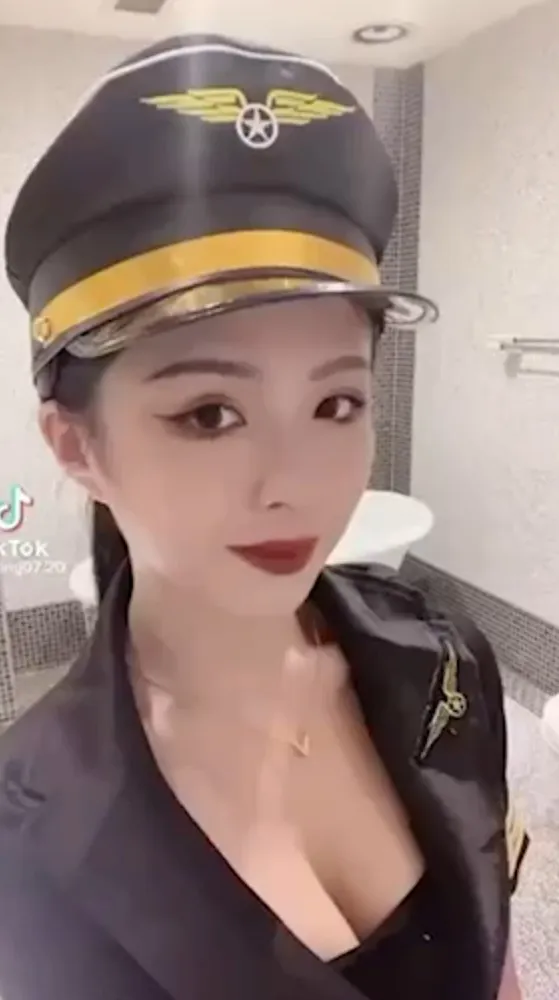 鵝肉西施今天不賣鵝肉，當機長小姐。TikTok :ting07.20 提供