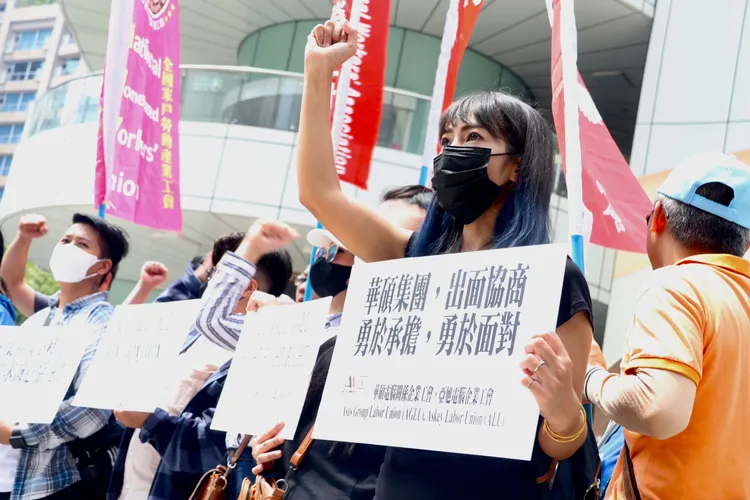 華碩電腦關係企業工會、亞旭電腦工會今日召開記者會，批評亞旭欺壓移工。彭欣偉攝