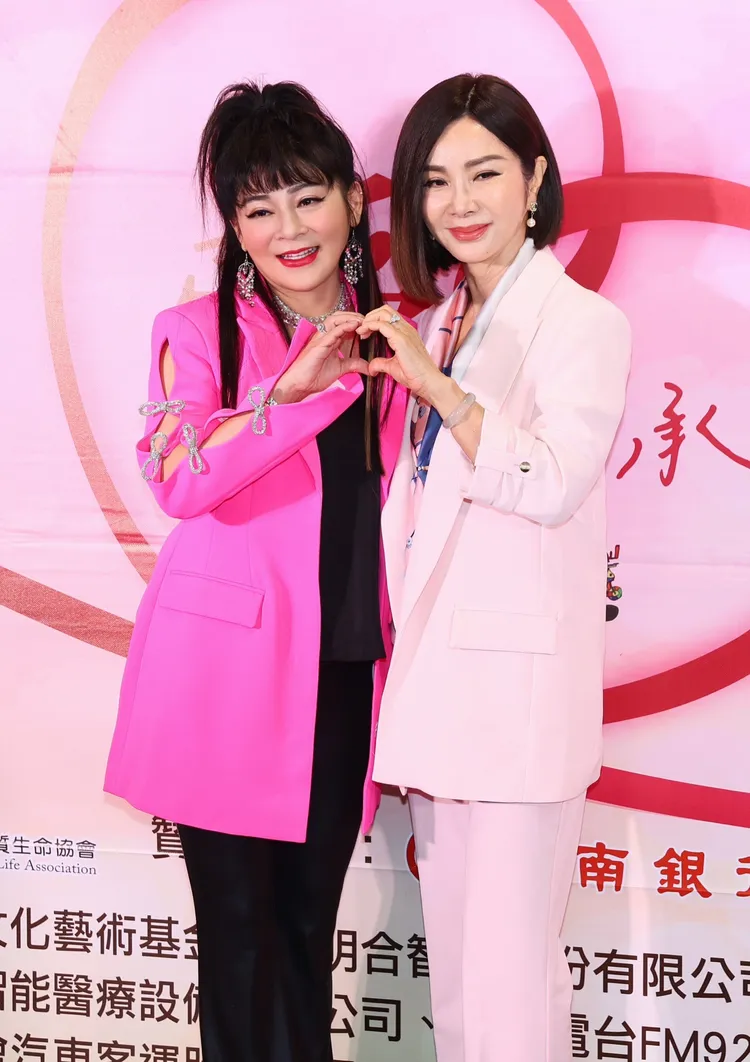 王彩樺（左）聽到大家拱陳美鳳出來選大叫：「非常好！」彭欣偉攝