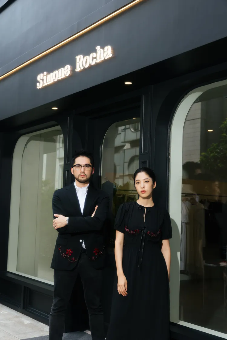 大安旗艦店入口處以英倫風弧形黑色大門營造倫敦氣息。品牌提供