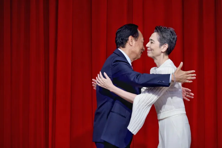 賴佩霞和郭台銘搭檔。林林攝