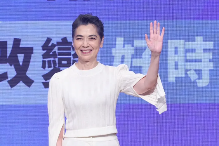 賴佩霞不只是演員，還是作家、講師，學經歷豐富。