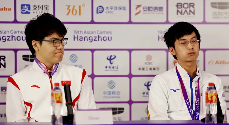 中國媒體指許皓鋐（右）以淡然貫穿亞運會。新華社