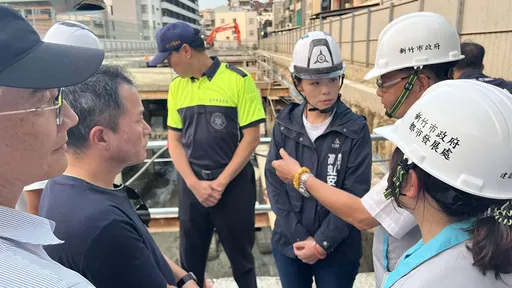 竹市建案旁道路塌陷 市府勒令停工