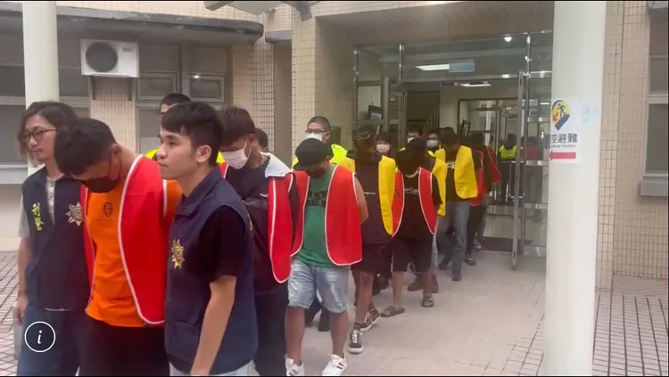 15名涉案移工被依殺人等罪送辦。民眾提供