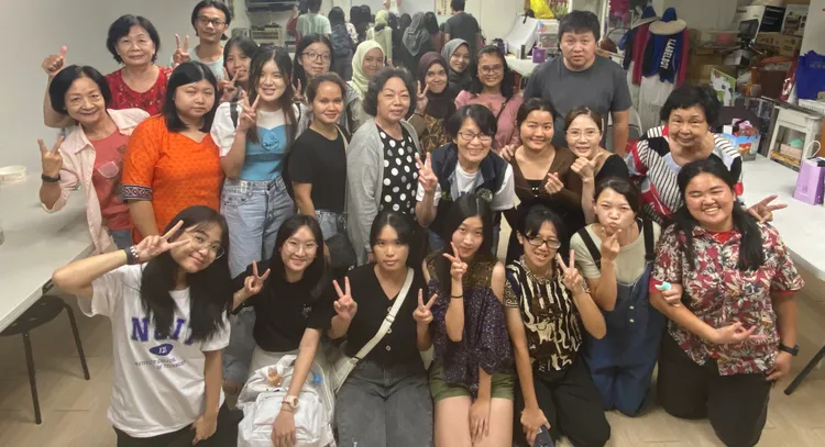 與民眾一起合影。翻攝畫面