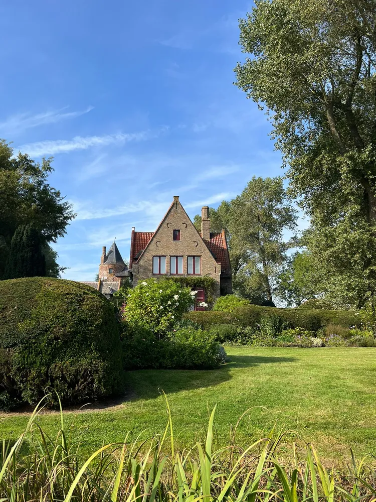 雷諾家的莊園像美得像故事書裡的場景。讀者提供