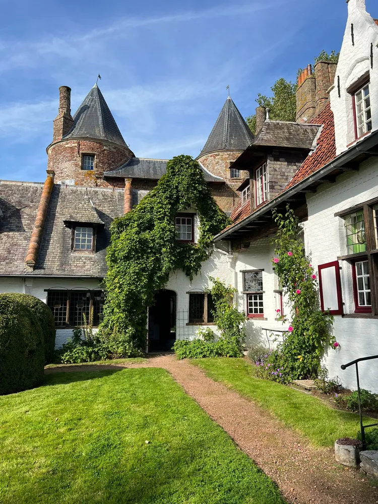 雷諾家的莊園好有歐洲風情。讀者提供