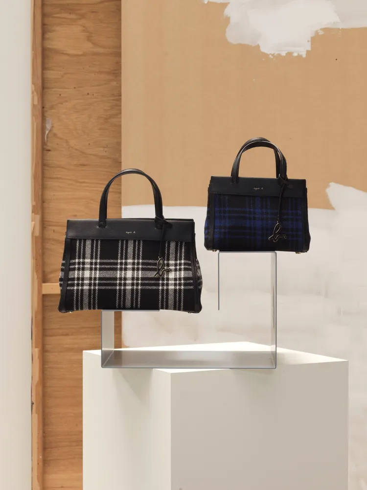 皮革包款擁有不同花紋。品牌提供