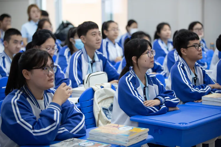 哈爾濱市延壽縣一間中學課堂情況。新華社