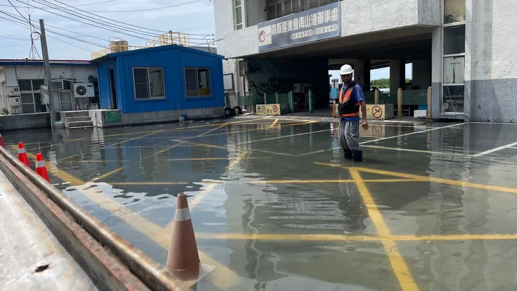 成功阻隔外水入侵村落。讀者提供