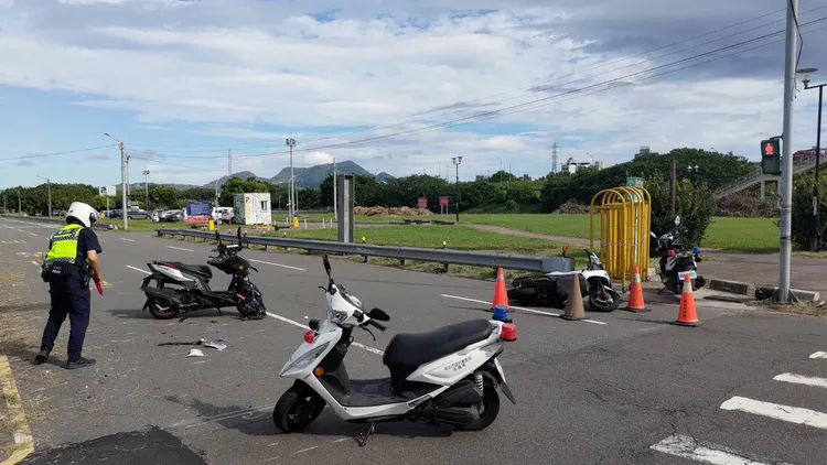 警方於事故現場調查。翻攝畫面