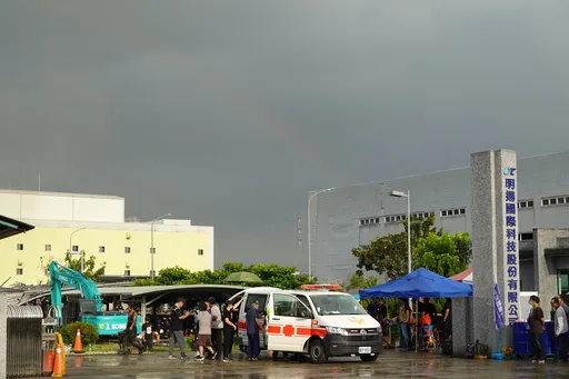 屏東爆炸|下午尋獲一具遺體 家屬認出佛珠慟喊「回家了」!累計9死1失聯