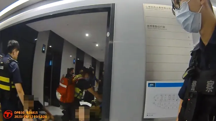 救護人員獲報前往。讀者提供