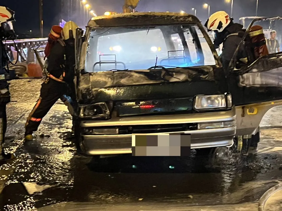 發生事故的廂型車。民眾提供