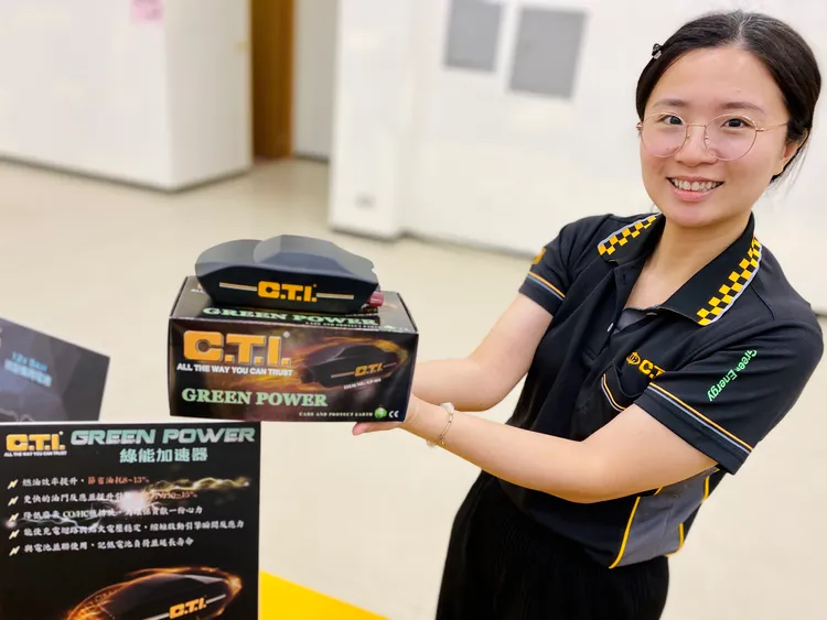 油車節能加速器以外銷為主，號稱提高動能、節省油耗10%左右。王志弘攝