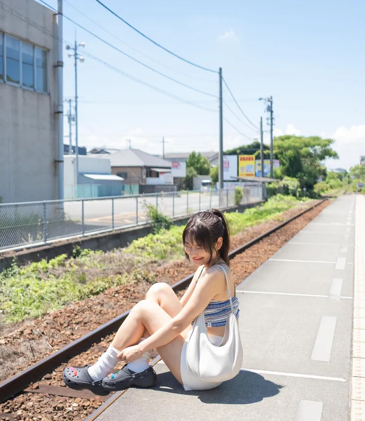 愛莉莎莎自爆年收破千萬。翻攝《愛莉莎莎 Alisasa》粉絲頁